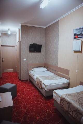 Отель Magnum Берегово Двухместный номер эконом-класса с 2 отдельными кроватями-3